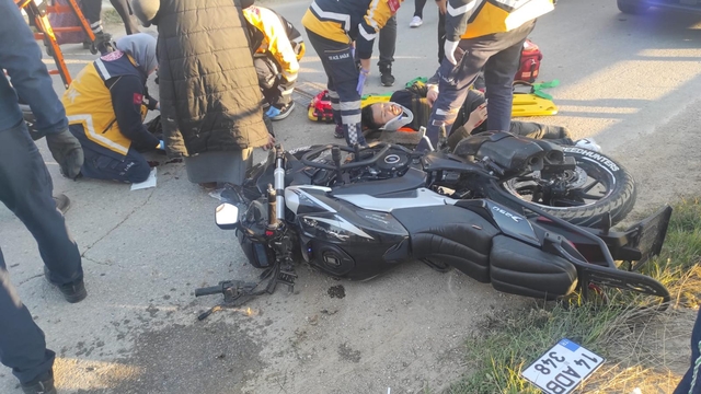 Bolu'da hafif ticari araçla çarpışan motosikletin sürücüsü yaralandı