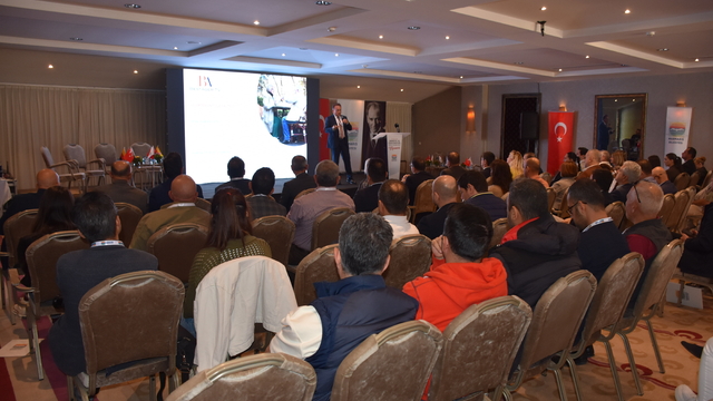 Turizmciler Marmaris'te düzenlenen zirvede "3. Yaş Turizmi" potansiyelini ele aldı