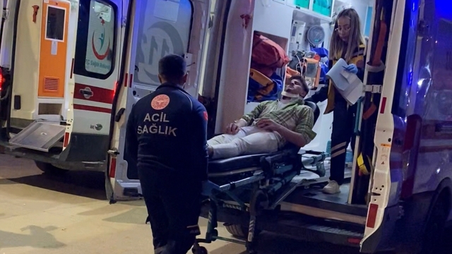 Bursa'da otomobilin açılan kapısına çarpan skuterli yaralandı; kaza kamerada