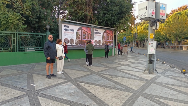 İzmir'de 09.05'te Ata'ya saygı duruşu