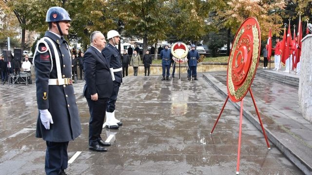 Büyük Önder Atatürk'ü anıyoruz