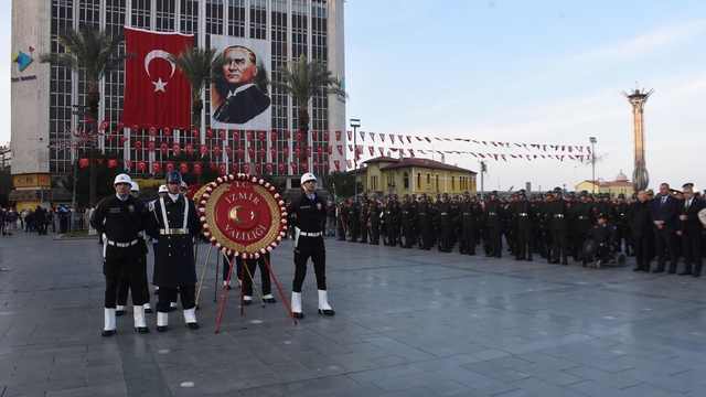 Ulu Önder Atatürk, İzmir'de anıldı