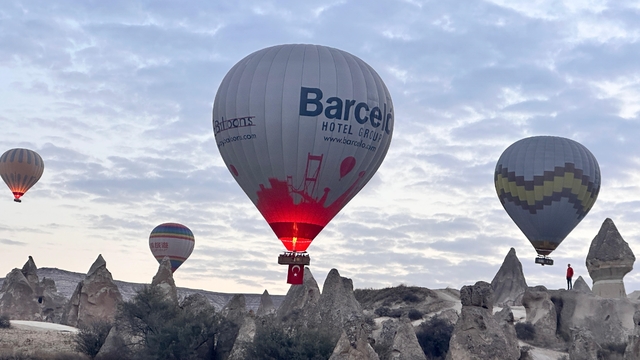 Sıcak hava balonları, Atatürk posterleri ve Türk bayraklarıyla havalandı