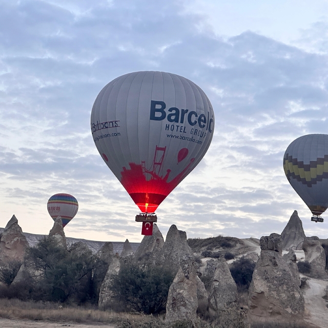 Sıcak hava balonları, Atatürk posterleri ve Türk bayraklarıyla havalandı
