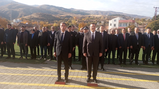 Büyük Önder Atatürk'ü anıyoruz