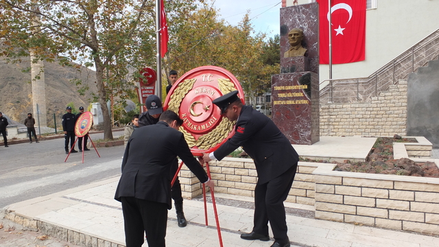 Büyük Önder Atatürk'ü anıyoruz