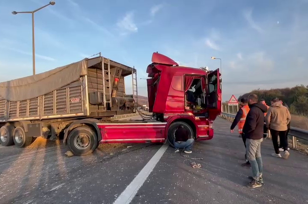 Anadolu Otoyolu'nda TIR devrildi; Ankara yönü ulaşıma kapandı (2)