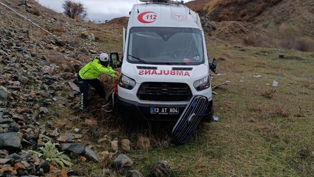 Bitlis'te trafik kazasında 3'ü sağlık personeli 11 kişi yaralandı