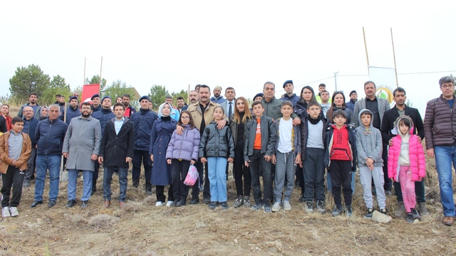 Ağın'da "Milli Ağaçlandırma Günü"nde fidanlar toprakla buluşturuldu