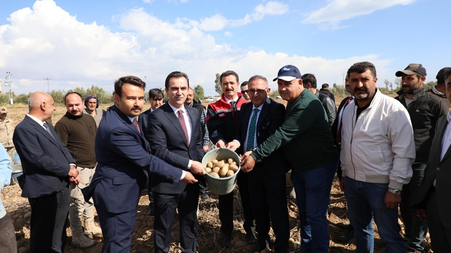 Bitlisli üreticilerden alınan 192 ton 800 kilogram patates ihtiyaç sahibi ailelere ulaştırıldı