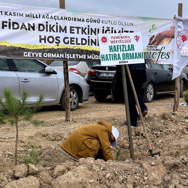 Pamukova'da fidanlar toprakla buluştu