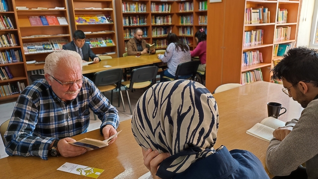 Milli Eğitim Müdürlüğü personeli mesaiye kitap okuyarak başlıyor