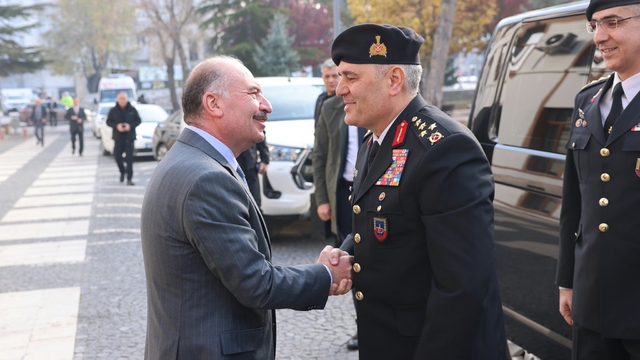 Jandarma Genel Komutanı Orgeneral Çardakcı, Çorum Valisi Çalgan'ı ziyaret etti
