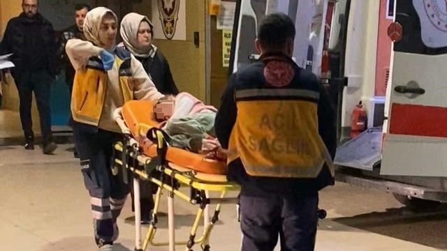 Sandalyeden kafa üstü düşen Merve, ağır yaralandı