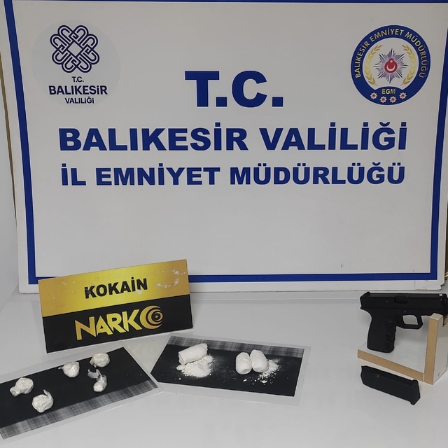 Balıkesir'de uyuşturucu operasyonunda yakalanan 2 kişi tutuklandı
