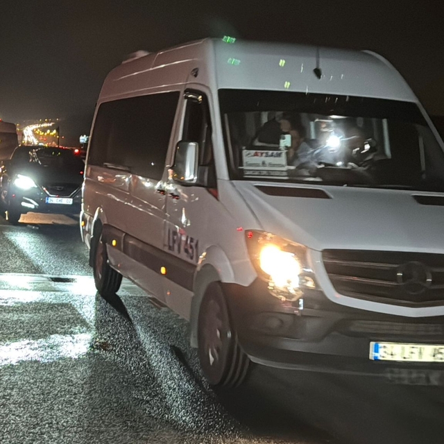 Kuzey Marmara Otoyolu'nda kaza: Ulaşım tek şeritten sağlanıyor(2)