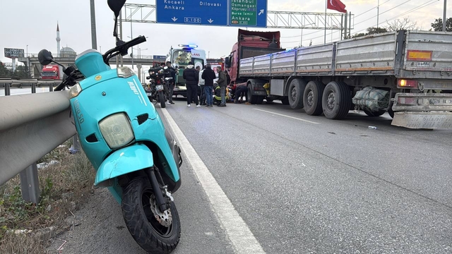Kocaeli'de tırla çarpışan motosikletin sürücüsü ağır yaralandı