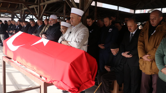Kastamonu'da gölette ölü bulunan eski Azdavay Belediye Başkanı Civelek'in cenazesi toprağa verildi