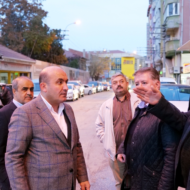 AK Parti İl Başkanı Albayrak, Eskişehir'de bir caddenin trafiğe kapatılması...