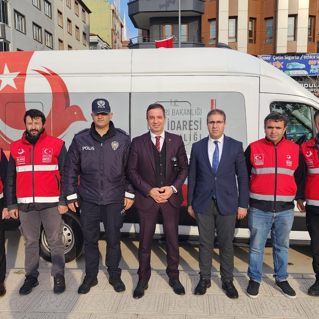 Suluova Kaymakamı Gürçam, Mobil Göç Noktası aracında incelemede bulundu
