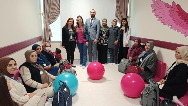 Silvan'da anne adayları gebe okulundaki eğitimlerle doğuma hazırlanıyor