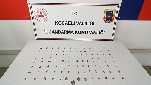 Gebze'de 105 adet tarihi eser ele geçirildi