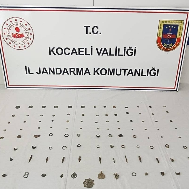 Gebze'de 105 adet tarihi eser ele geçirildi