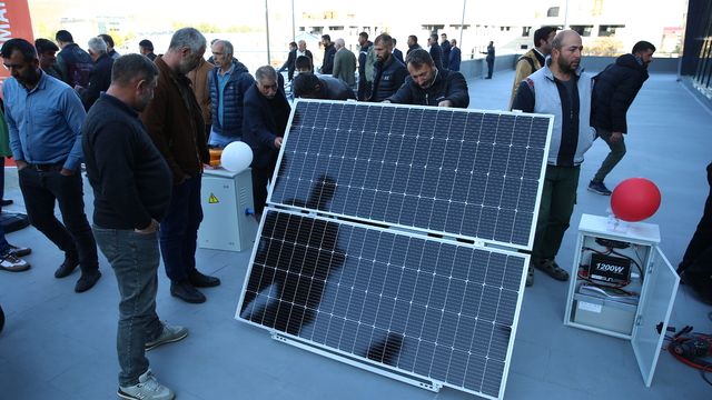 Bingöl'de 140 besiciye hibe destekle güneş enerjisi paneli dağıtıldı
