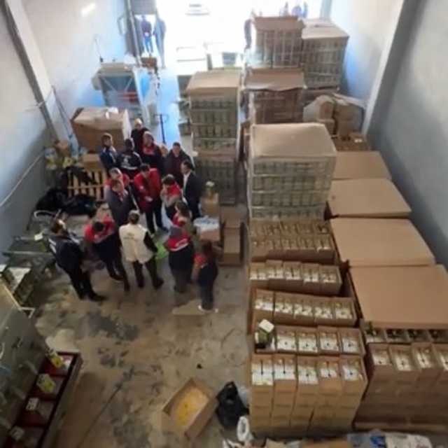 Şanlıurfa'da sahte ürün operasyonu: Tonlarca sahte zeytinyağı, zirai ilaç v...