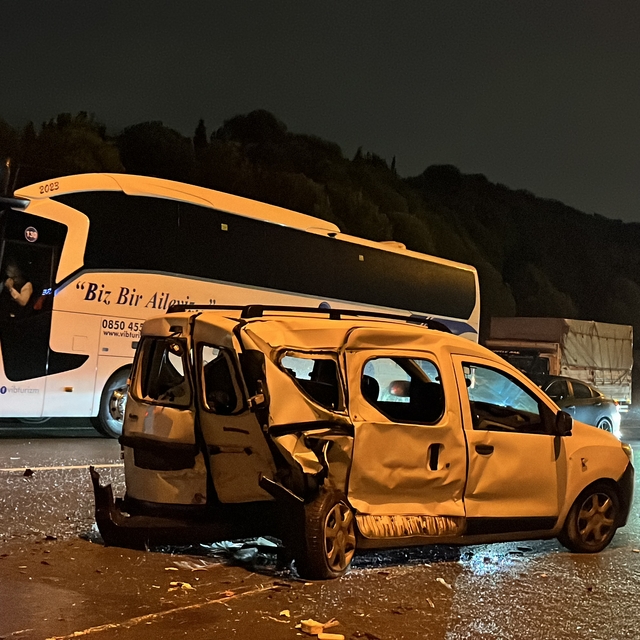 TEM Otoyolu'nda zincirleme kaza: 10 yaralı