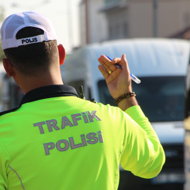 Gereksiz korna çalarken yakalandı, suçu başkasına attı