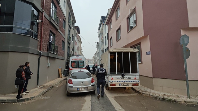 Bursa'da boşanma aşamasındaki karısını boğup çatıya çıkan kişi gözaltına alındı