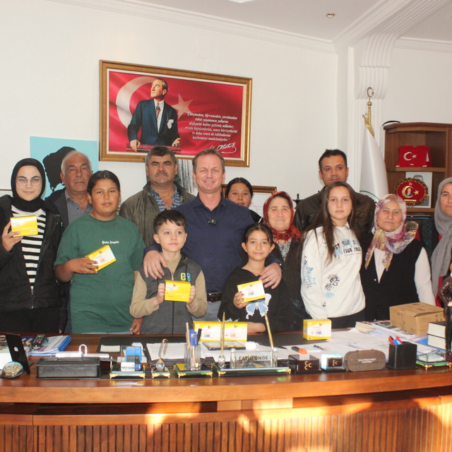 Gülnar'da 5 diyabet hastası çocuğa 1 yıllık şeker ölçüm sensörü desteği