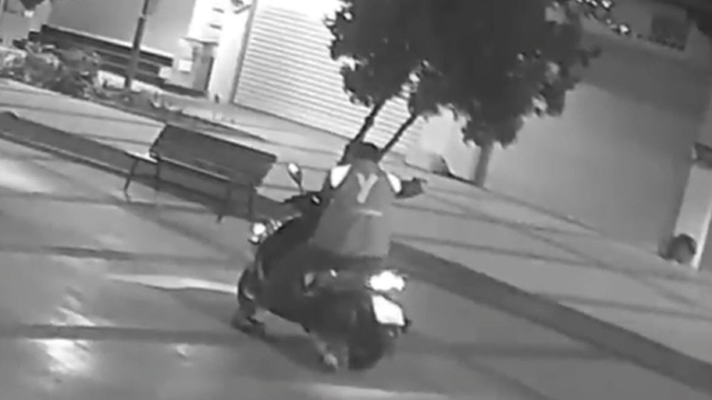 İzmir'de perdeciye ait 2 dükkanın kurşunlamasında 2 tutuklama