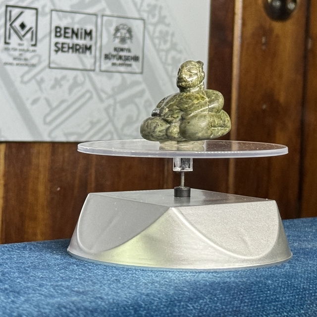 Çatalhöyük'ten yurt dışına kaçırılan heykelcik, Konya'ya getirildi