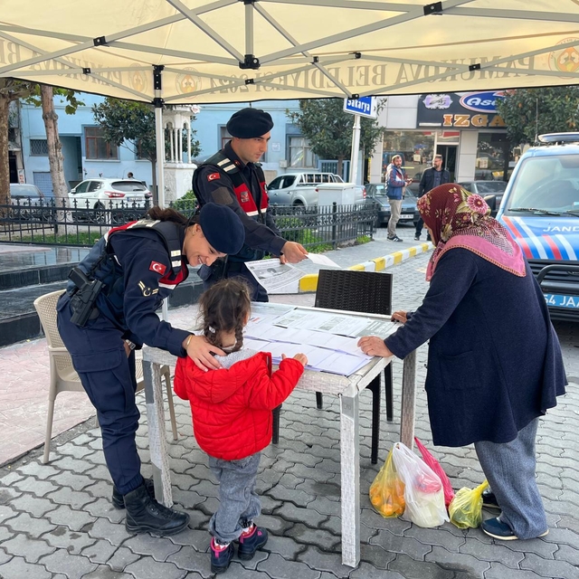 Pamukova'da jandarma ekipleri, vatandaşları dolandırıcılığa karşı uyardı