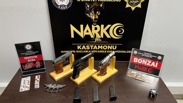 Kastamonu'da uyuşturucu operasyonunda yakalanan 2 zanlı tutuklandı