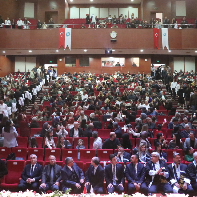 Niğde Ömer Halisdemir Üniversitesinde 130 tıp öğrencisi "beyaz önlük" giydi