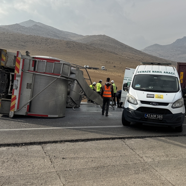 Konya'da süt tankeriyle kamyonun çarpıştığı kazada 2 kişi yaşamını yitirdi
