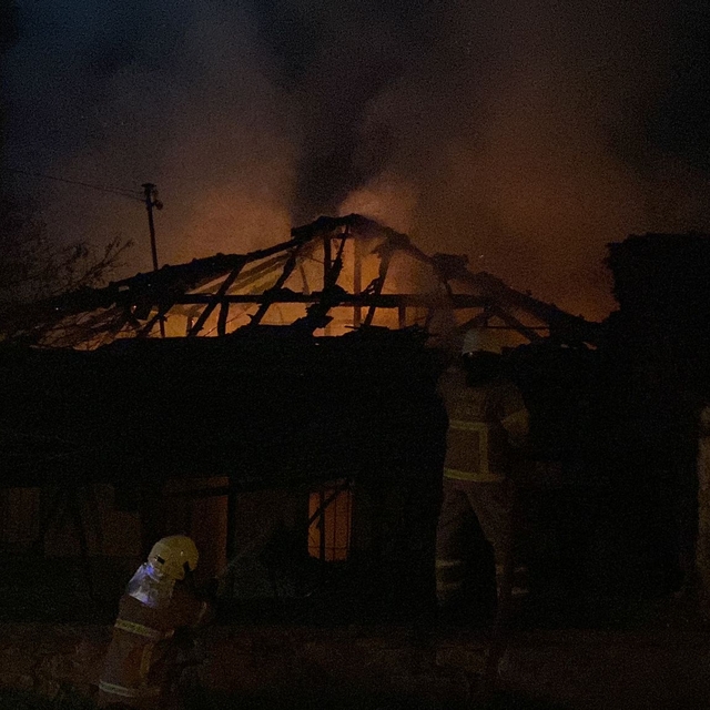 Karabük'te ev yangını: 1 kişi dumandan etkilendi