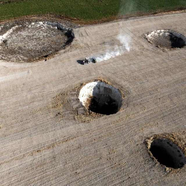 Konya'da 8 obruklu tarlada zorlu ekim mesaisi tamamlandı