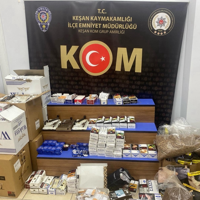 Edirne'deki operasyonda çok miktarda gümrük kaçağı tütün ürünü ele geçirild...