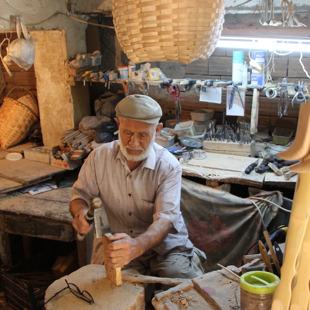 30 yıldır ahşaba şekil veriyor