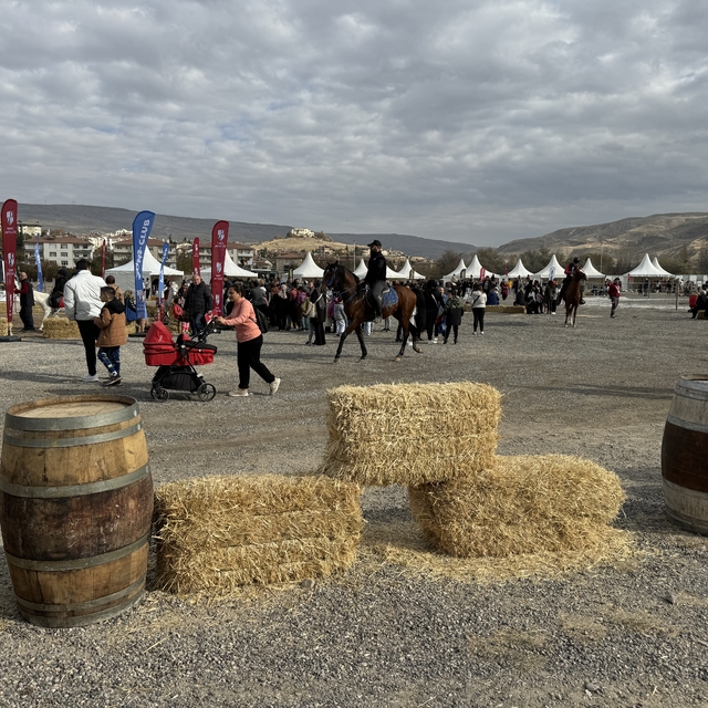 Ürgüp'te ilk defa düzenlenen "At Festivali" başladı