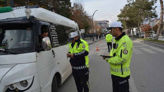 Bitlis'te zorunlu kış lastiği denetimi yapıldı