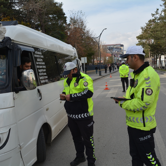 Bitlis'te zorunlu kış lastiği denetimi yapıldı