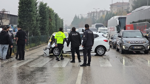 Karabük'te ciple çarpışan otomobilin sürücüsü yaralandı