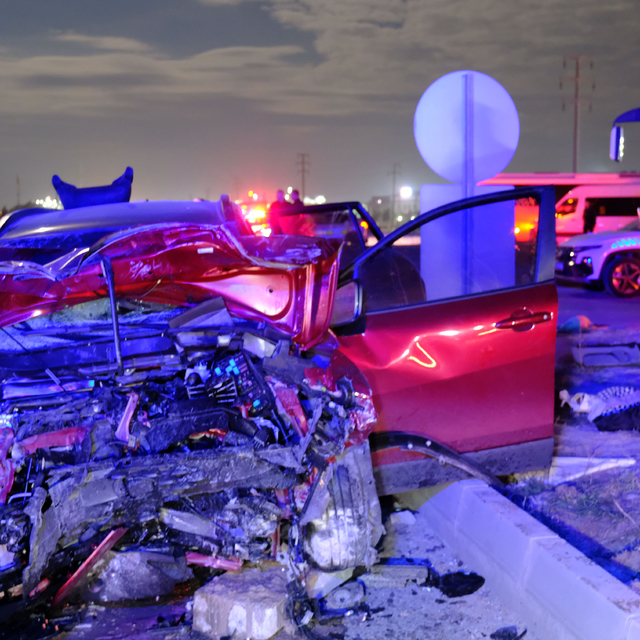 Polis midibüsüyle otomobil çarpıştı: 1 ölü, 7'si polis 11 yaralı