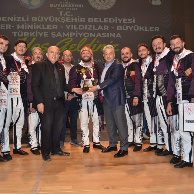 Tekirdağ halk oyunları ekibi Türkiye şampiyonu oldu