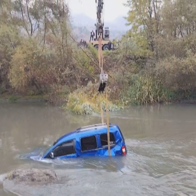 Hafif ticari araç, Yeşilırmak'a düştü